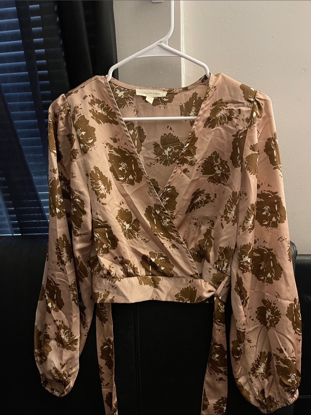 Grade & Gather Women’s Floral Wrap Blouse in Blush & Brown Size Small NWOT